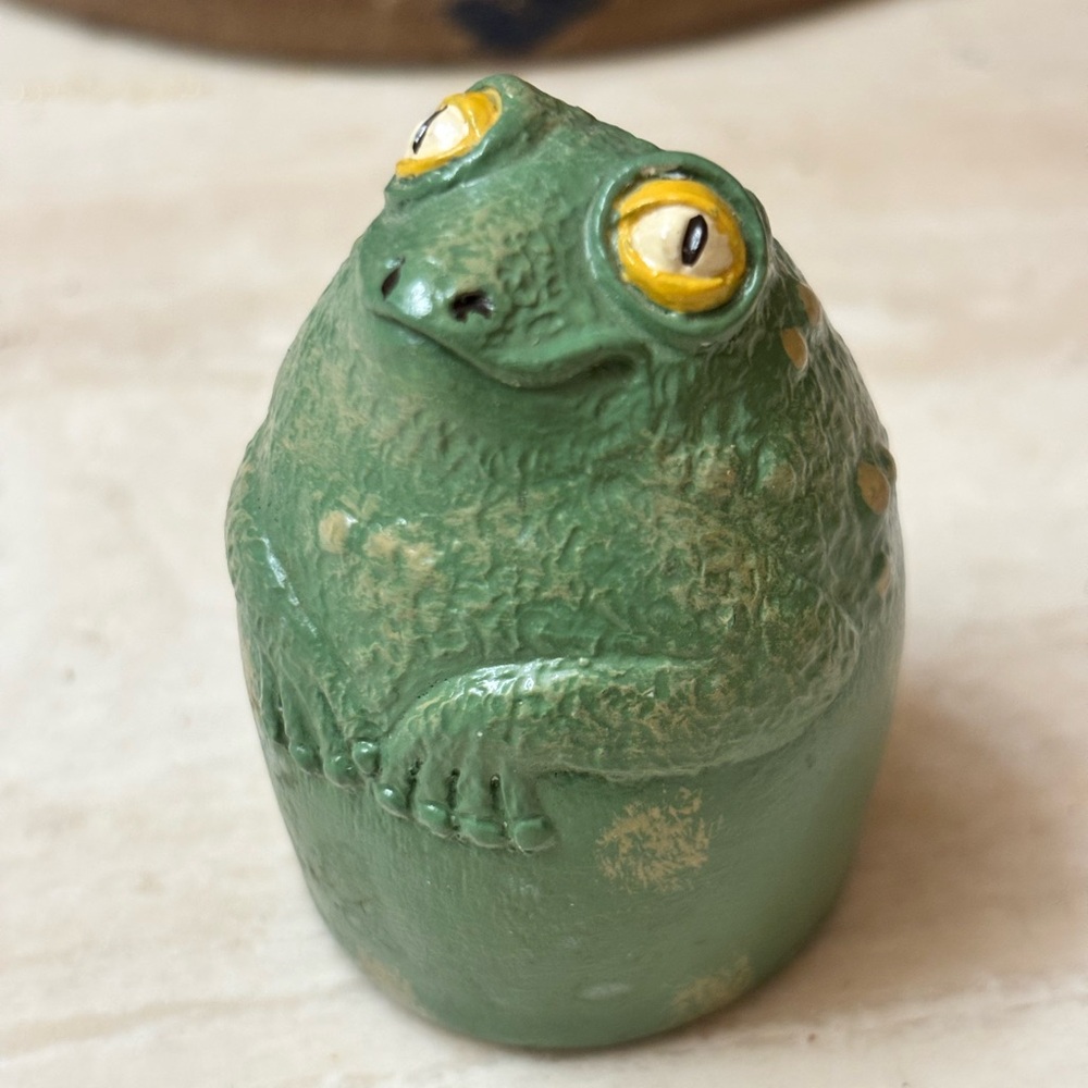 Green Frog Reptile Figurine